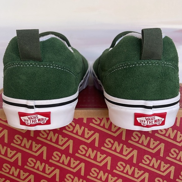 Vans WMNS Knu Slip
Green/True White
VN0009QDBGN
Sneakers - Picture 13 of 16